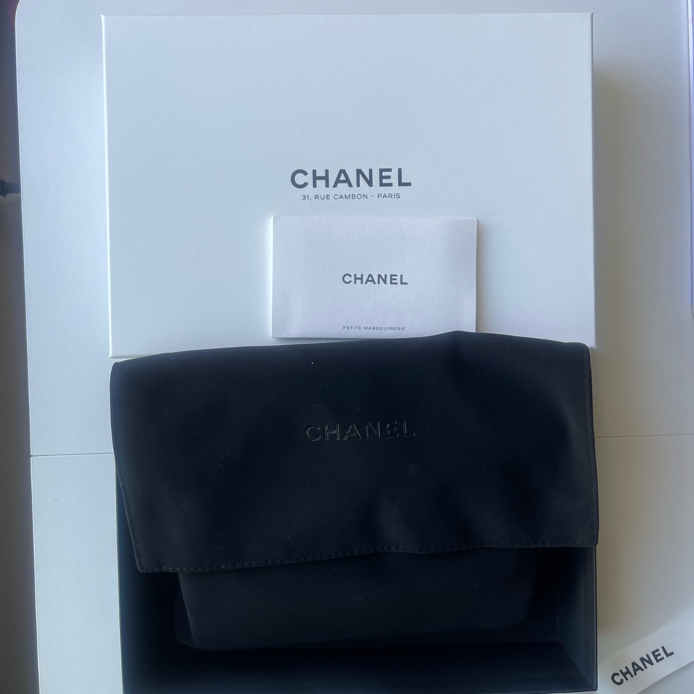 Chanel WOC - Picture 3 of 9